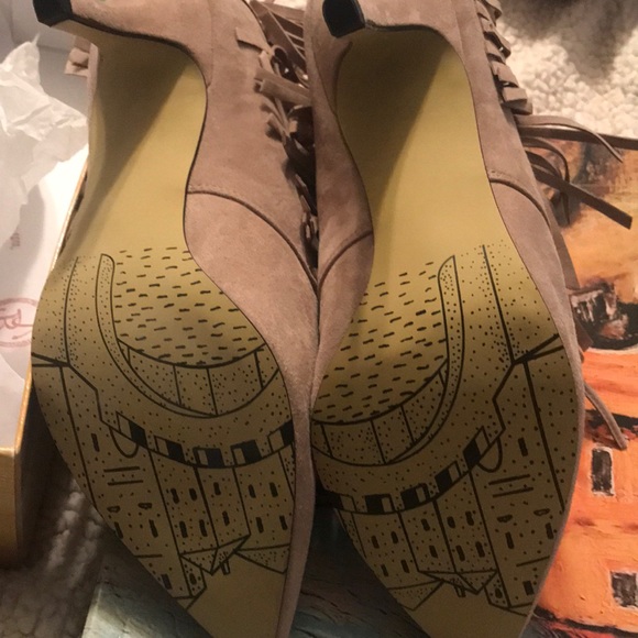 Brand new never worn - Picture 2 of 4